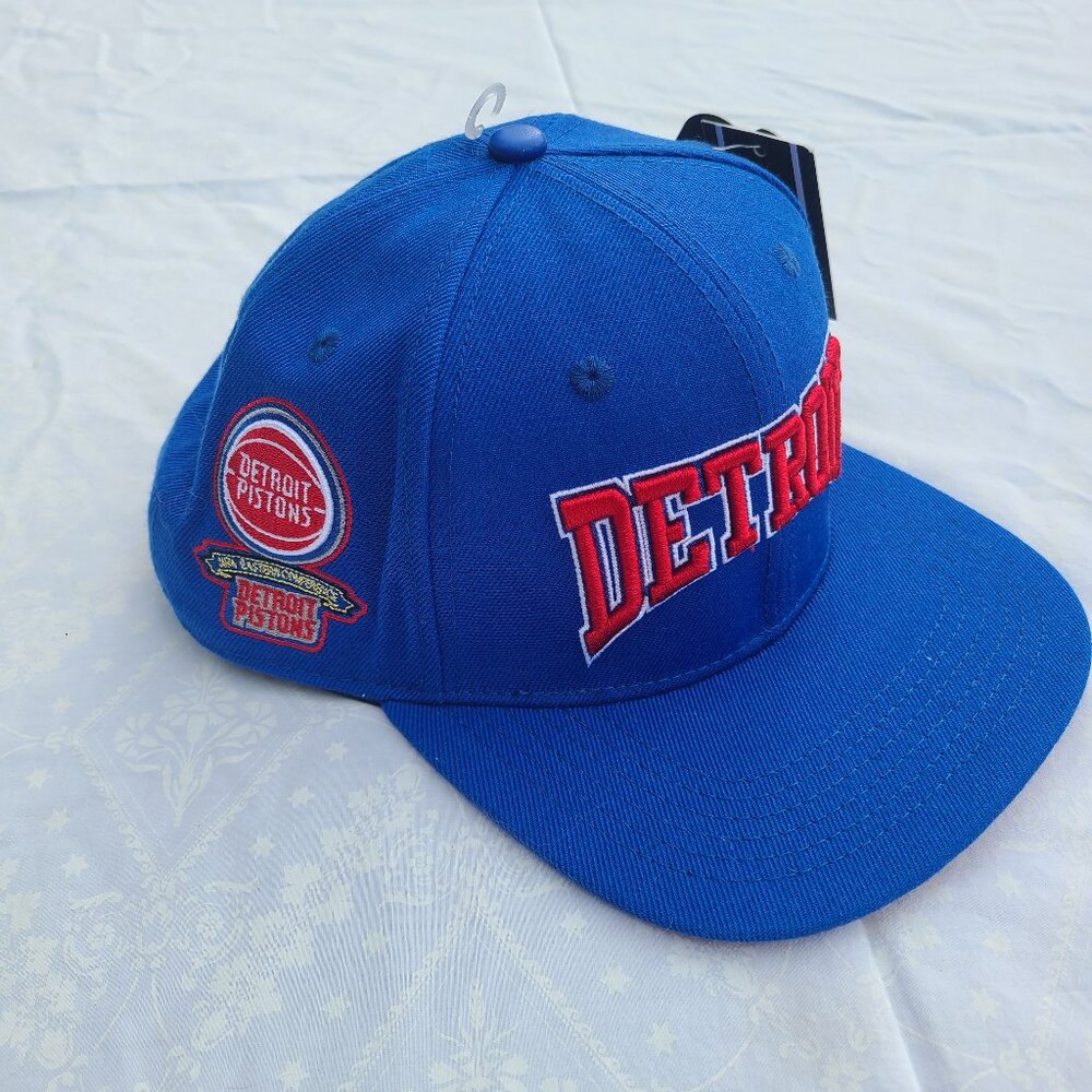 Pro Standard Detroit Pistons Retro Classic Snapback Hat OS
